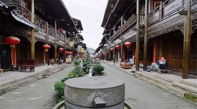 做灯笼、剪纸 在非遗文化市集活动中感受传统文化魅力